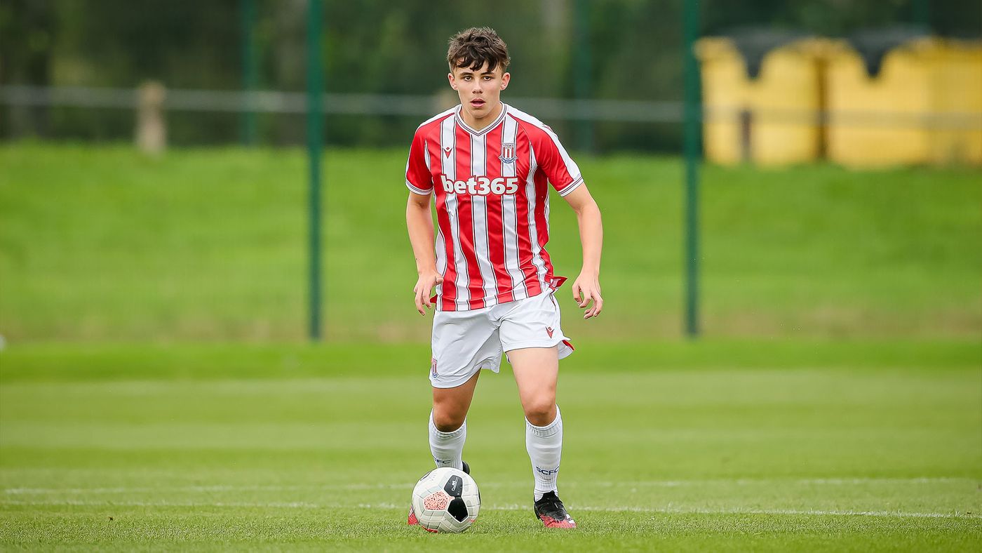 Midfielder signs on a Youth loan from Stoke City